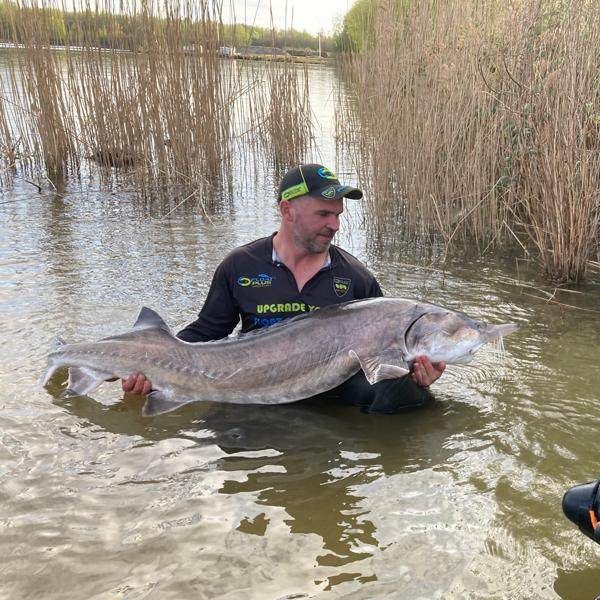 Steur bellyboot bij Fishing Adventure 2023-04-27