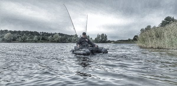 Bellyfiction Fishing Adventure bellyboot in actie op de lake